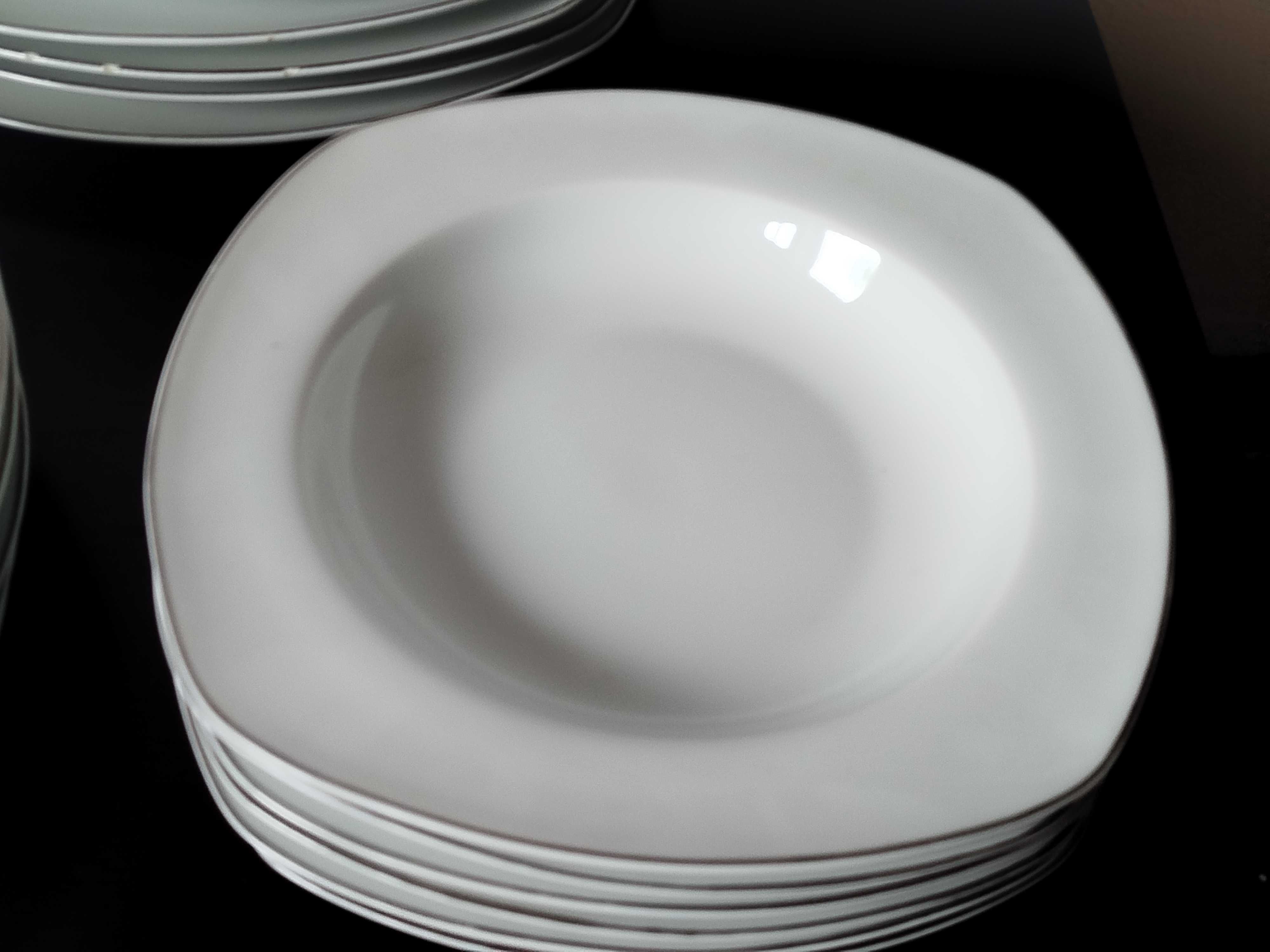 Conjunto de jantar em forma retangular