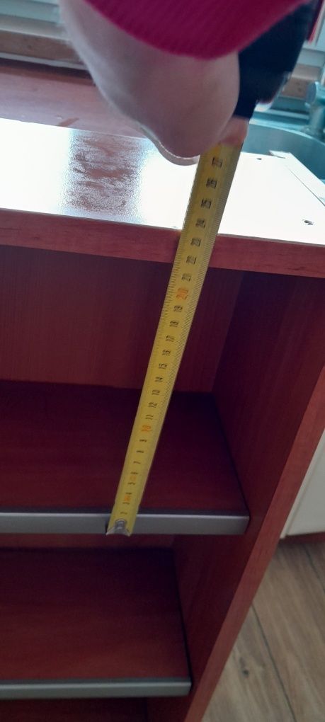 Półka zamknięta wisząca