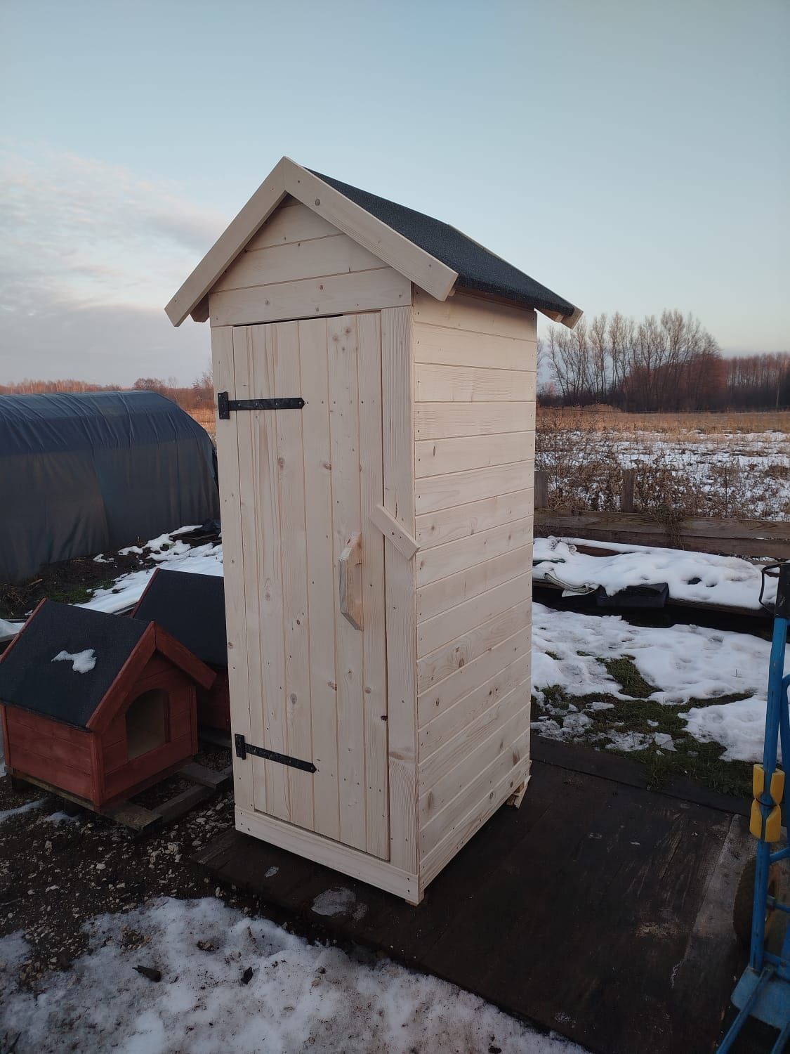 Toaleta drewniana WC kibelek wychodek