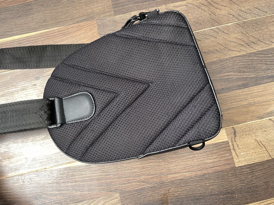 Мужская Сумка-слинг черная Louis Vuitton Pilot