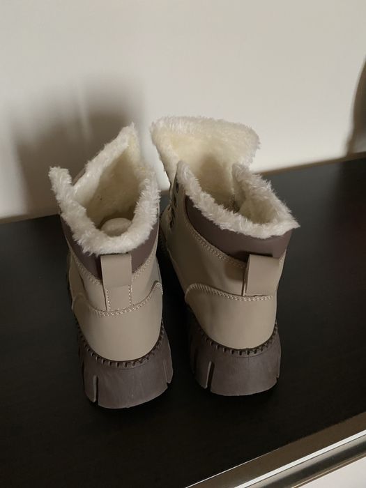 Зимові черевики взуття чоботи 35 розміру