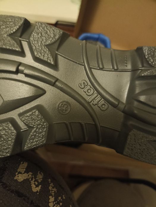 Buty robocze 43 zimowe nowe