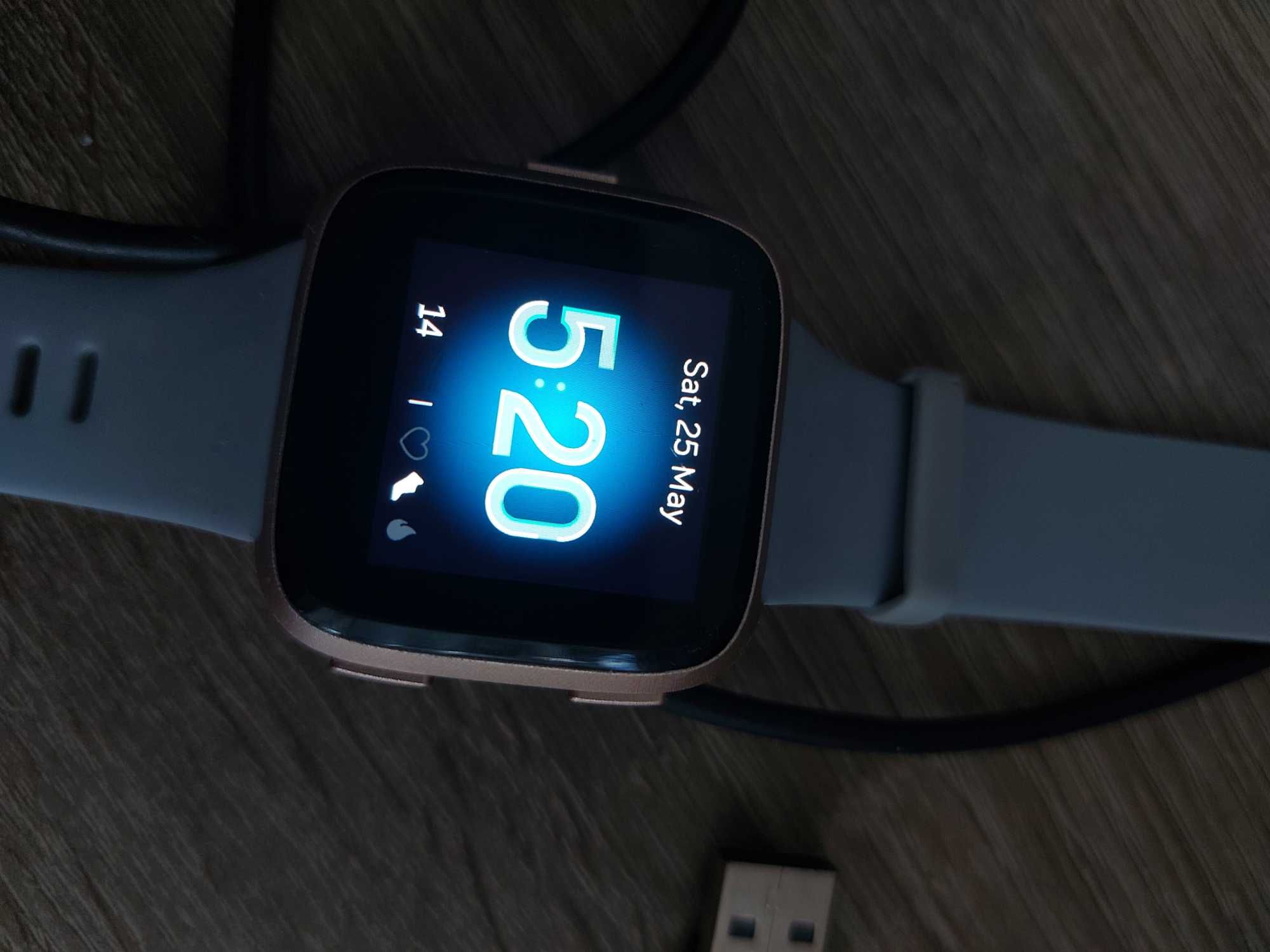 Smartwatch Fitbit Versa niebieski