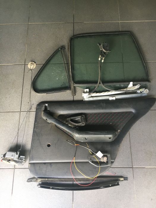 Peugeot 306 - várias peças porta lateral esquerda