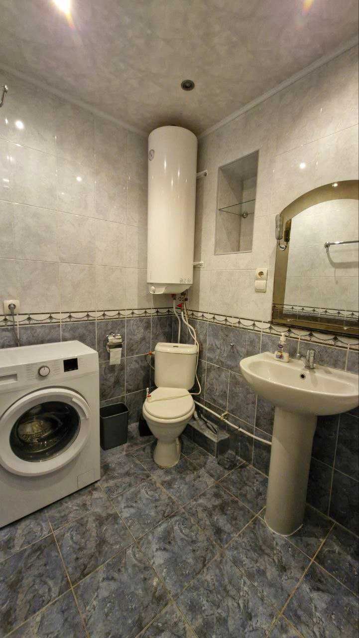 Продаж 2к біля метро 5 хв. Теремки вул.Глушкова 32. Вільна.