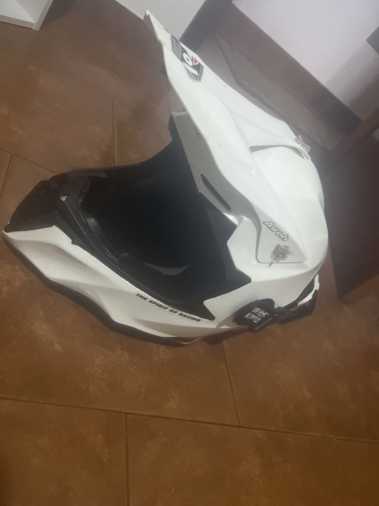 Vendo capacete airoh