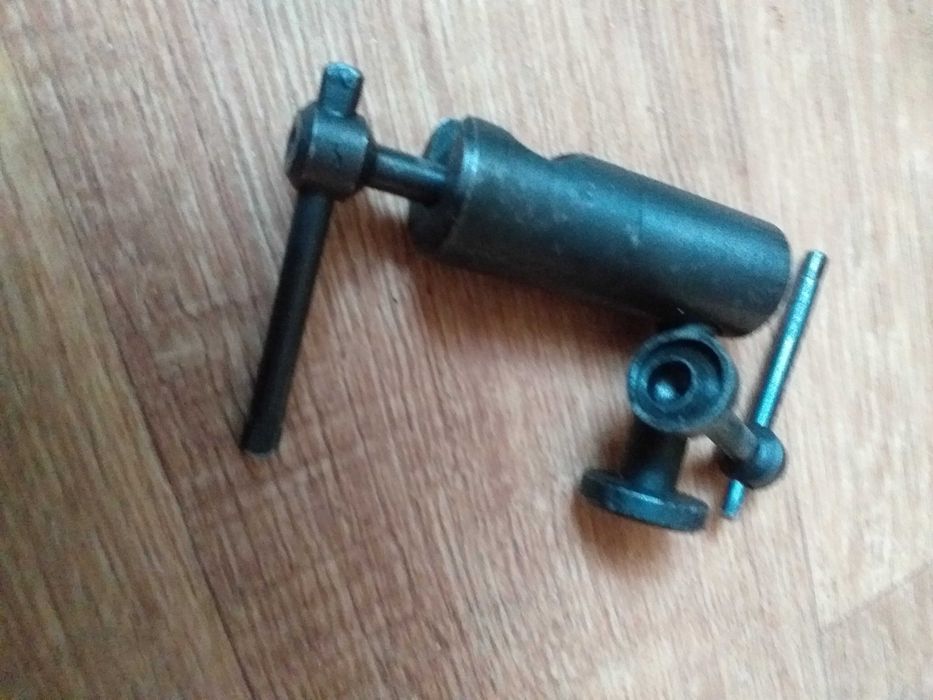 Замок навісний гвинтовий