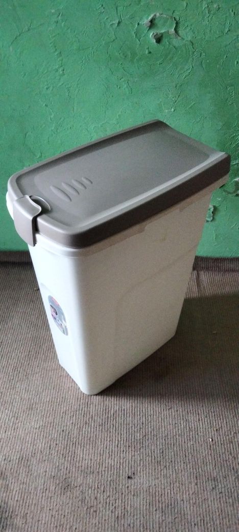 Pojemnik 40 l na karmę