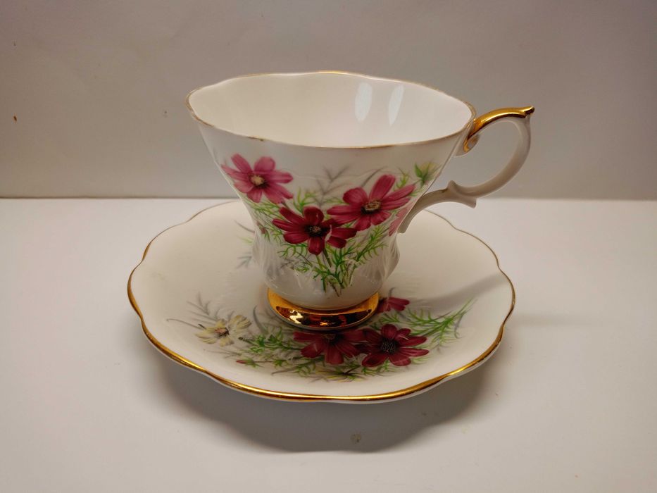 Royal Albert - angielska porcelana kostna - Unikatowy kształt