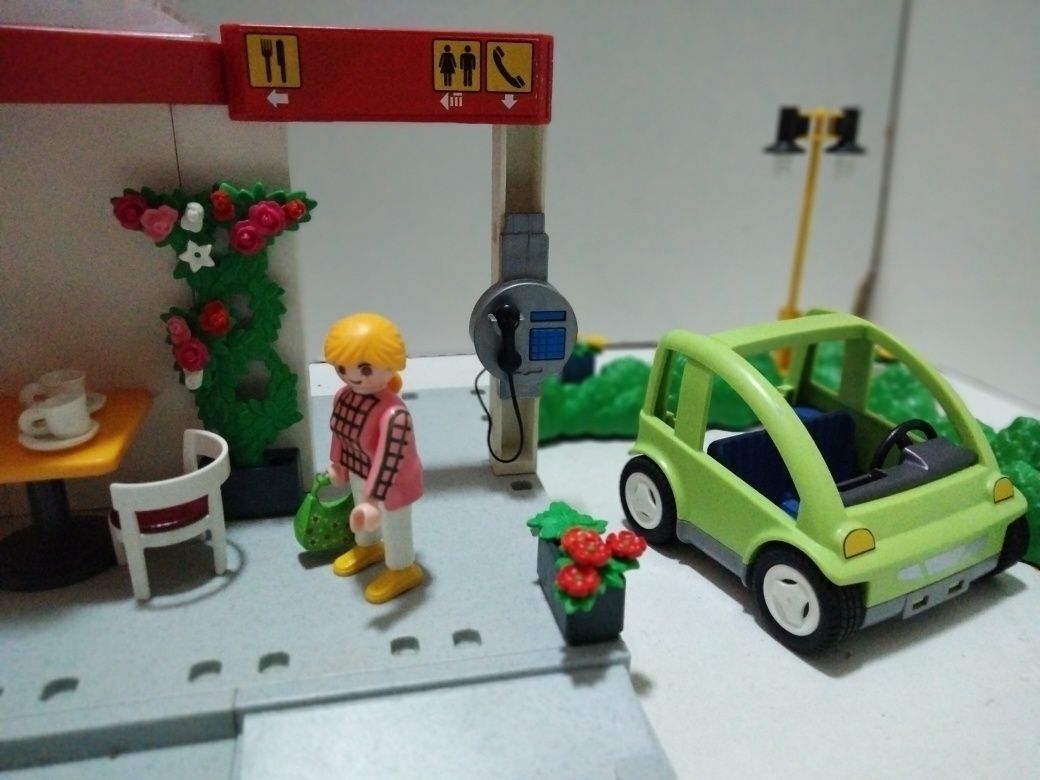 Playmobil kawiarnia przy drodze