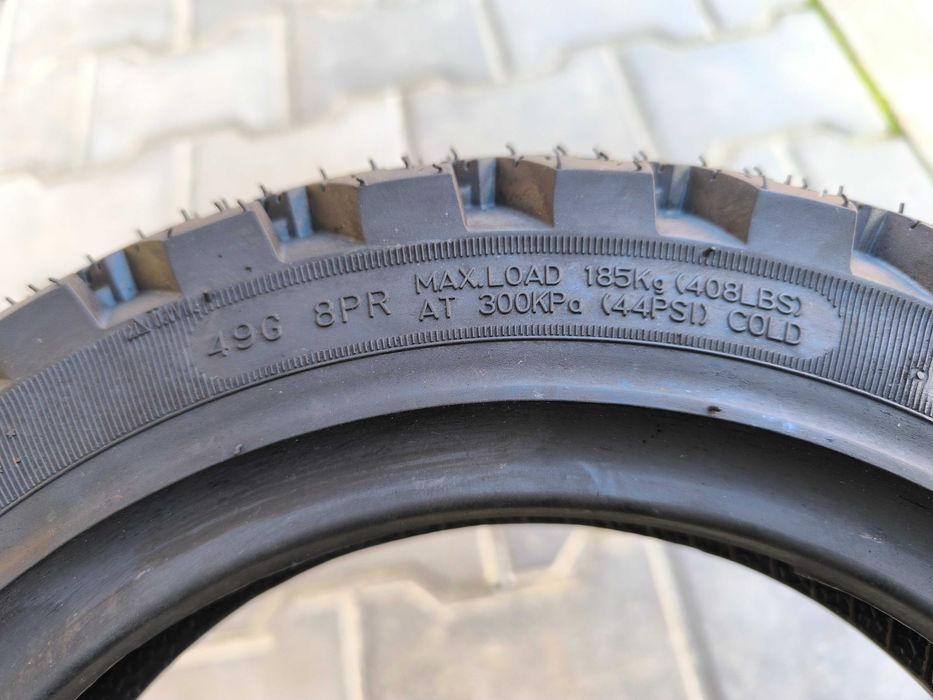 Шина 3.00-10 (80/90-10) безкамерка Зубата до скутера