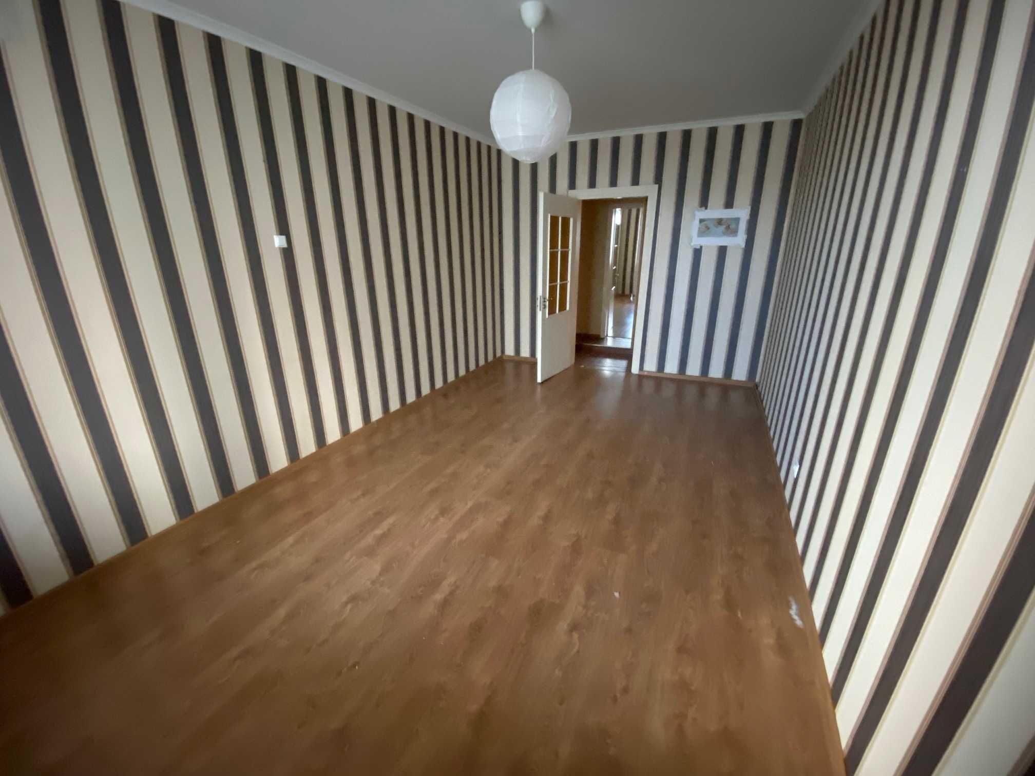 Продаж 2-к квартири 73,3 м2. м.Київ, вул.Драгоманова, 1-Б.   85000$