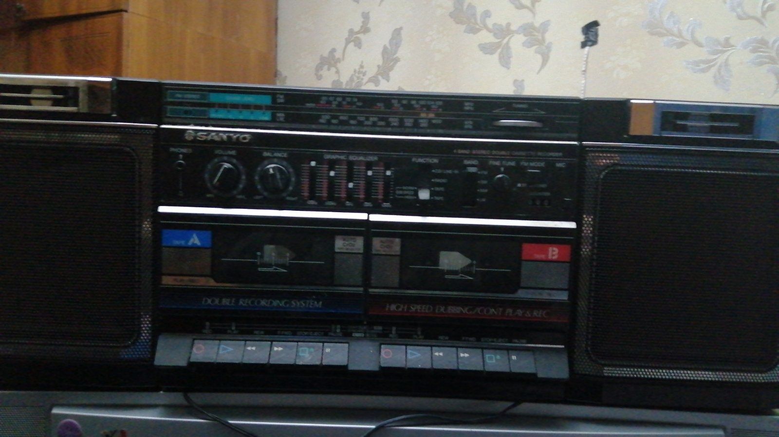 Магнитофон радио Sanyo
