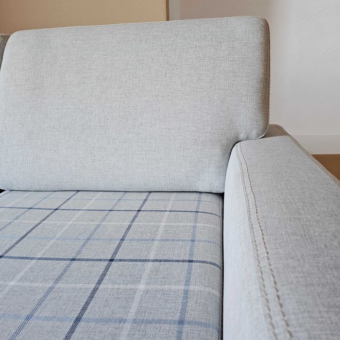 Sofa MONTY zajmuje niedużo miejsca, a przy tym posiada funkcję spania!