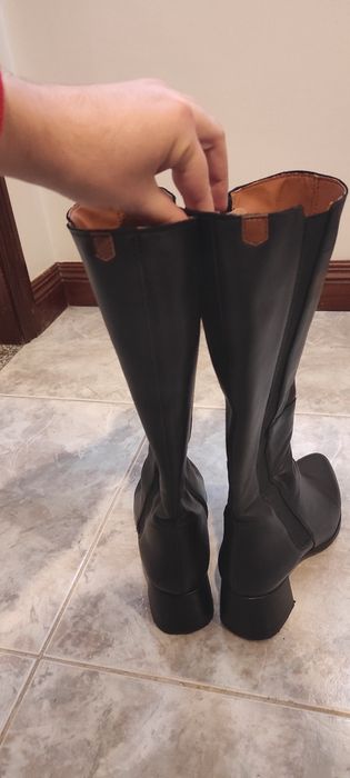 Botas de cano em pele