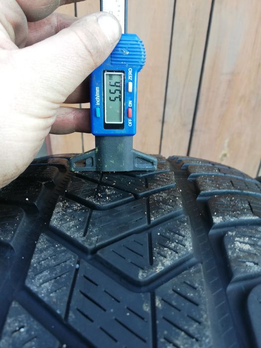 Dwie opony Pirelli Scorpion Winter 235/60/18 107H