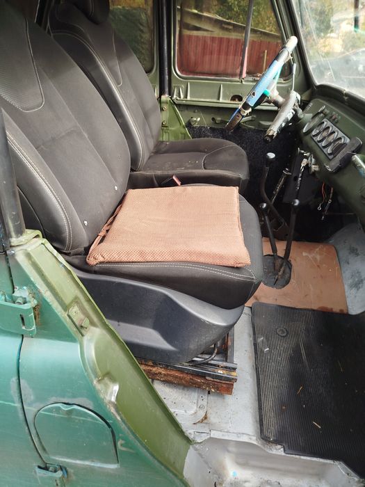 Уаз на повному ходу