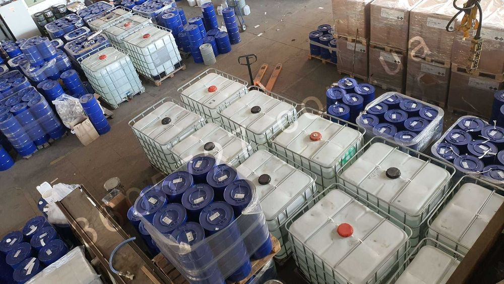 Растворители, отвердители, смолы, ускорители сушки, спирты технические