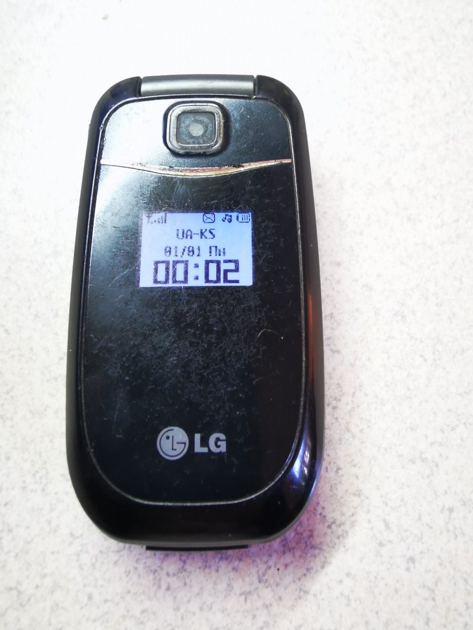 Телефон LG kp200