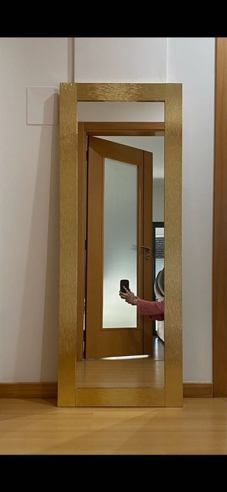 Espelho com moldura Dourado