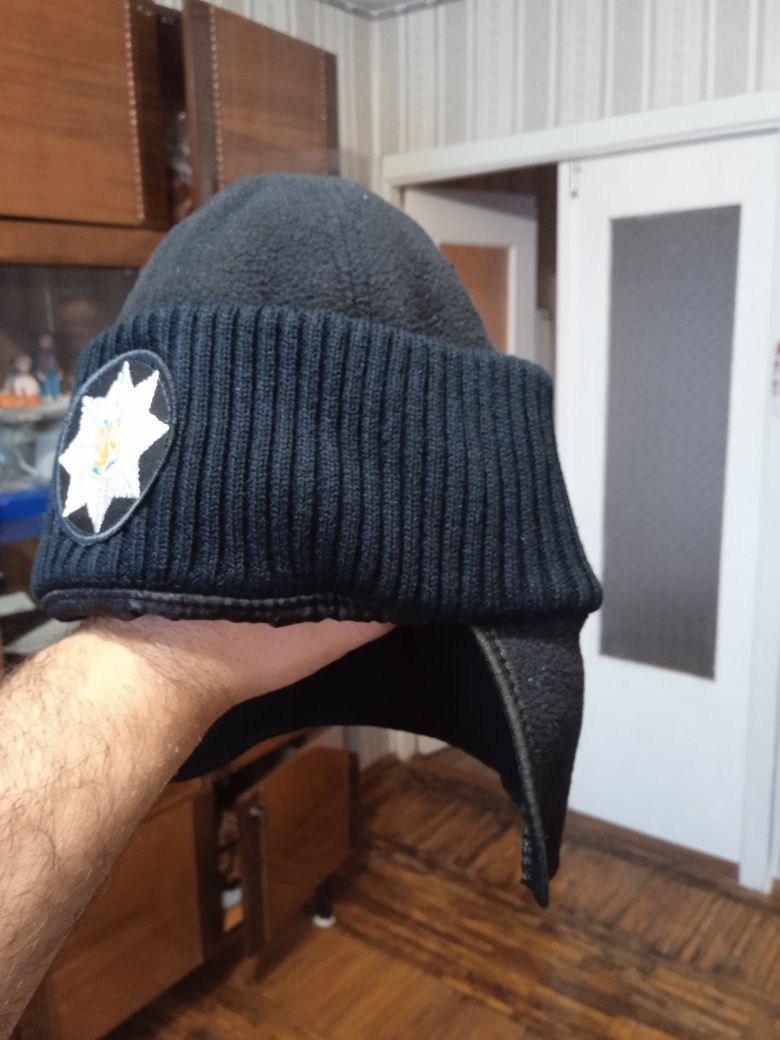 Кепка и шапка полиции