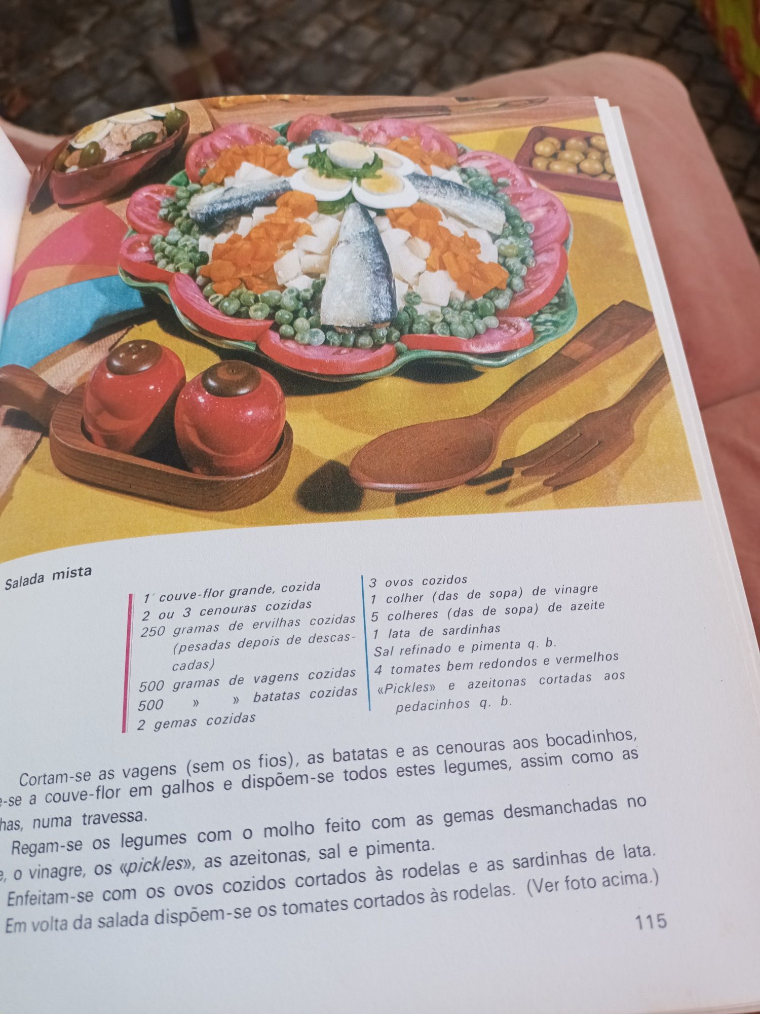 Fabuloso livro de cozinha " Tesouro das Cozinheiras " em bom estado