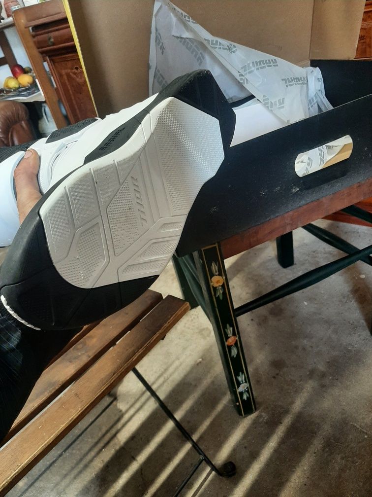 Botas de cross novas