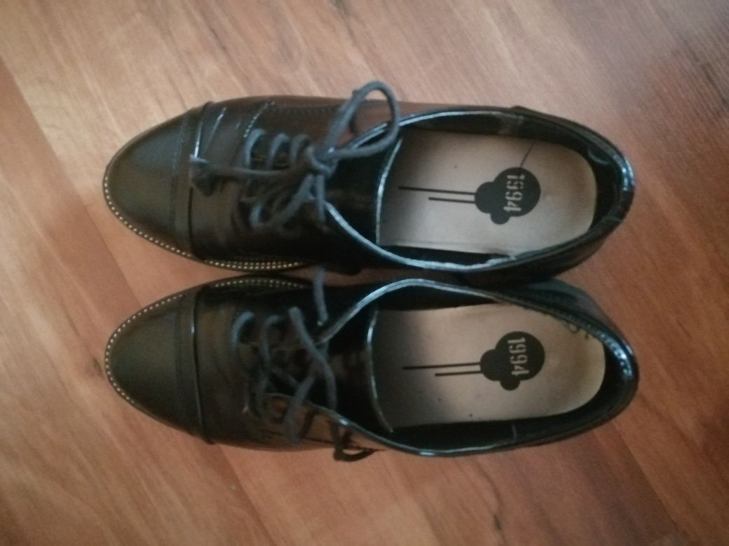 Buty czarne lakierki damskie