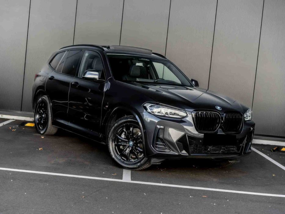 BMW iX3      2023