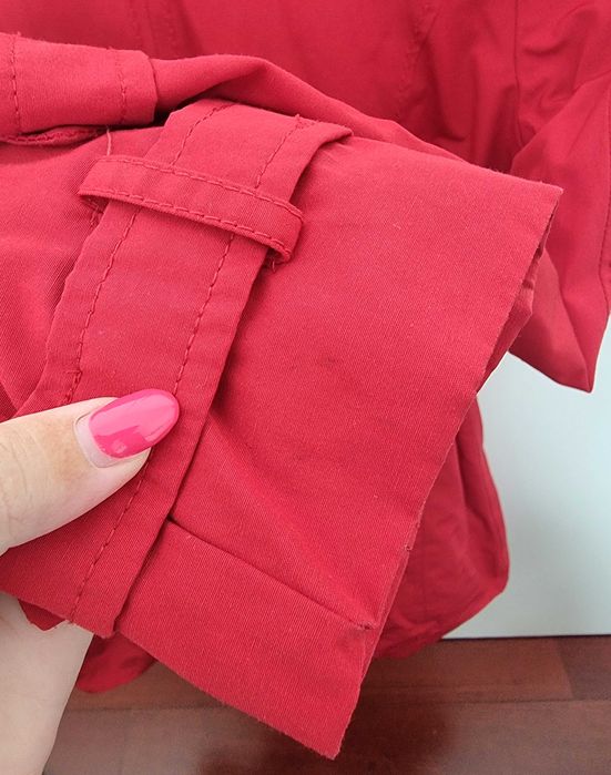 Gabardine vermelha com cinto Zara Kids, tamanho 11-12 anos