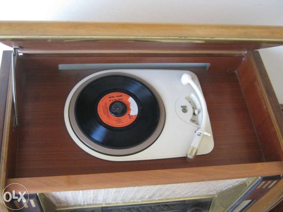 Móvel Rádio e Gira-Discos Kaiser