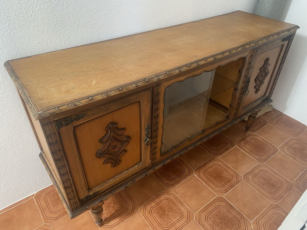 Móvel de madeira antigo