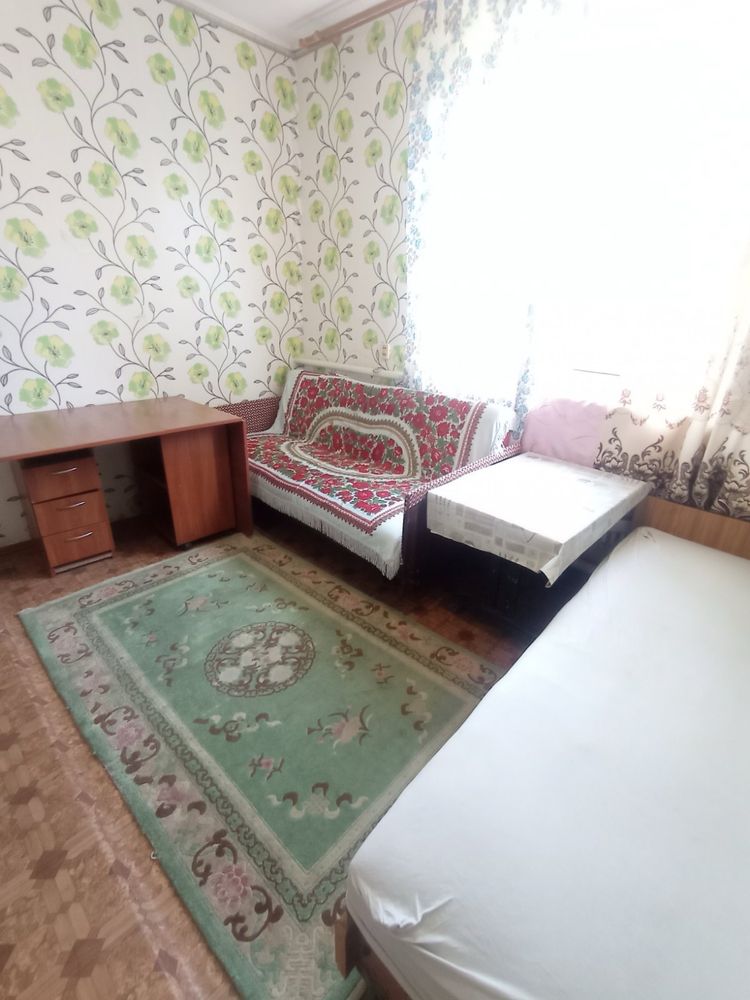 Оренда кімнати для хлопця, Центр