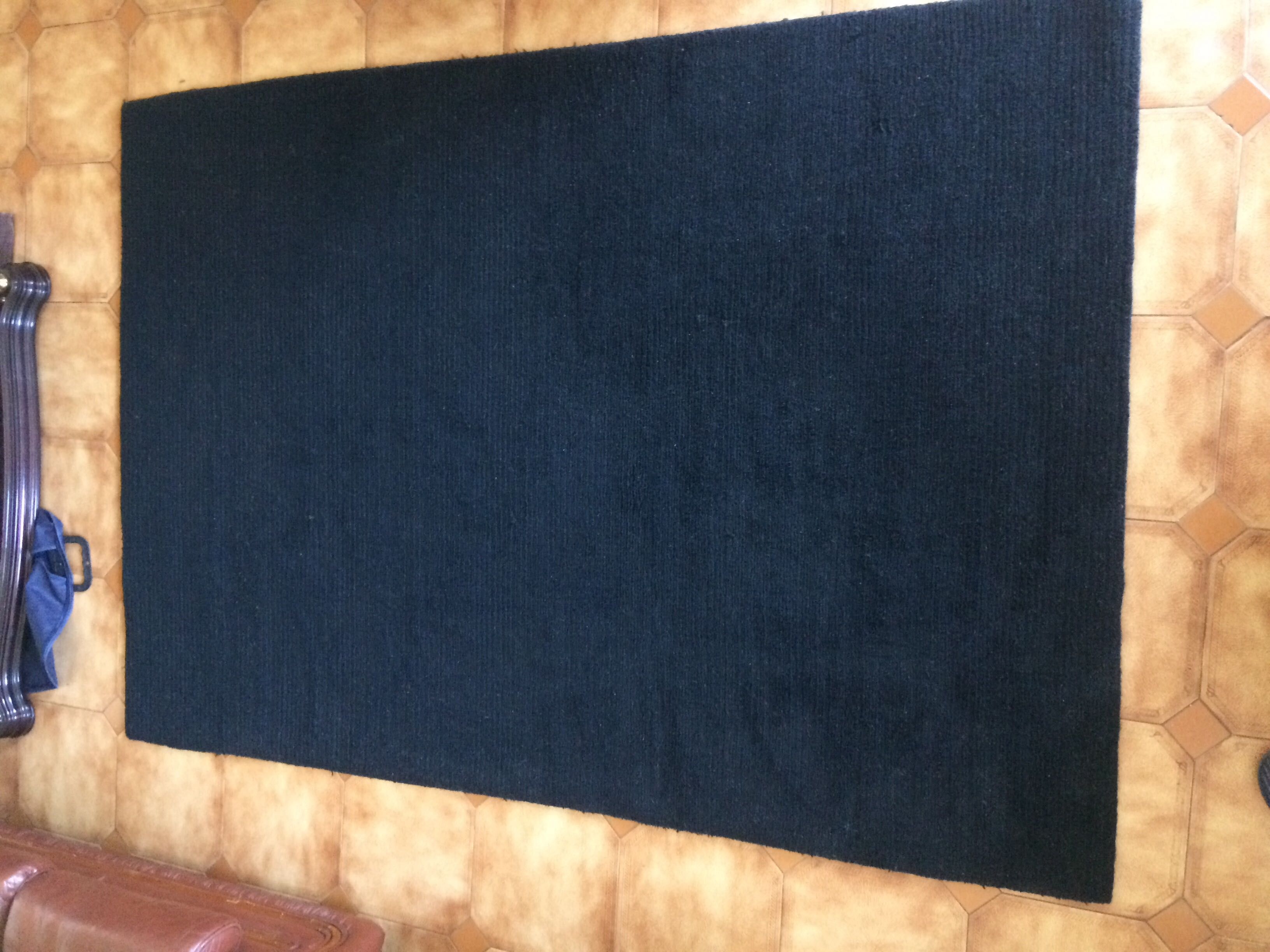 Novo tapete preto 200x140 pelo curto