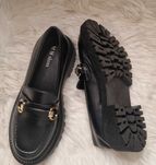 Loafers Pretos com Fivela Dourado