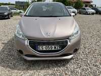 Peugeot 208 / 2013 / 1.6 Diesel / Navi / Klima //