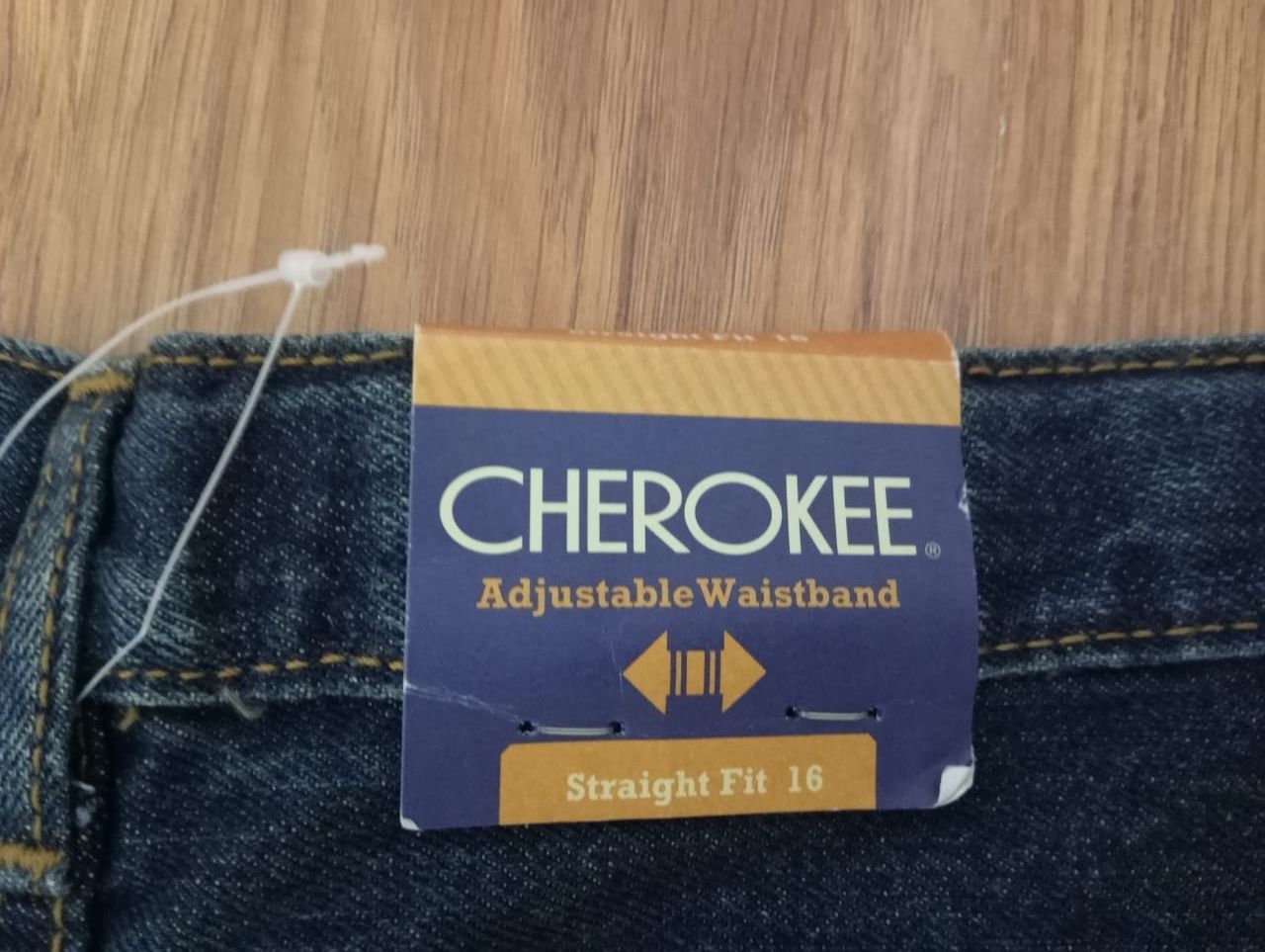 Продам новые джинсы Cherokee