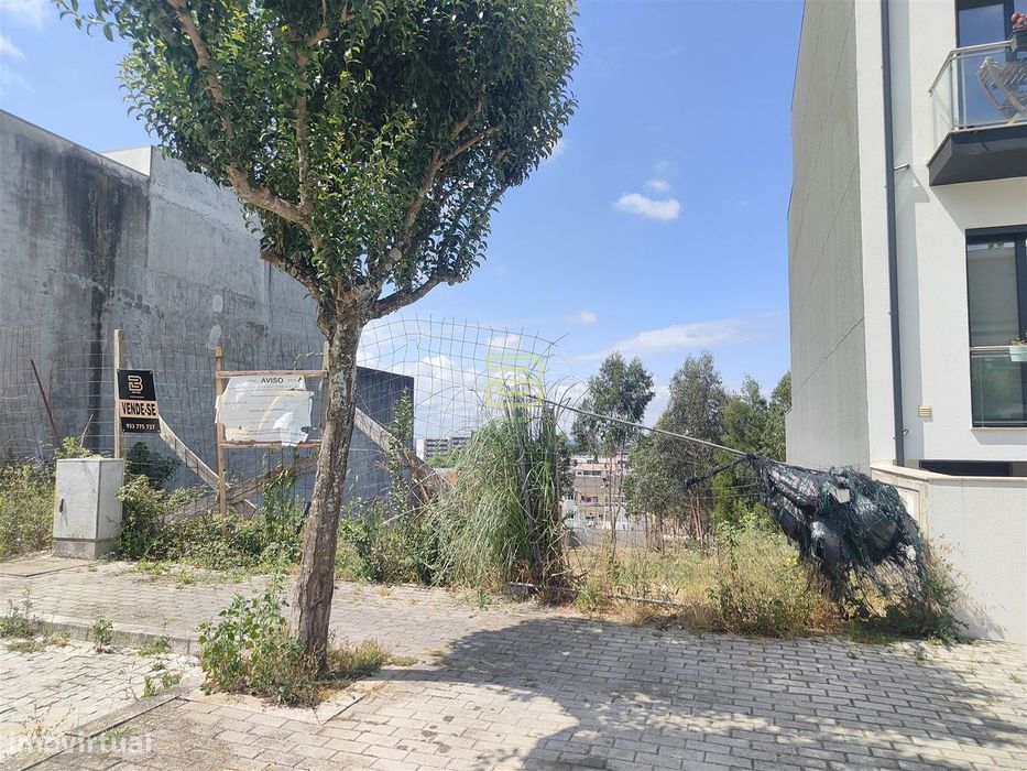 LOTE de TERRENO com 209,86 m2 em Ermesinde, PROJETO APROVADO para CONS