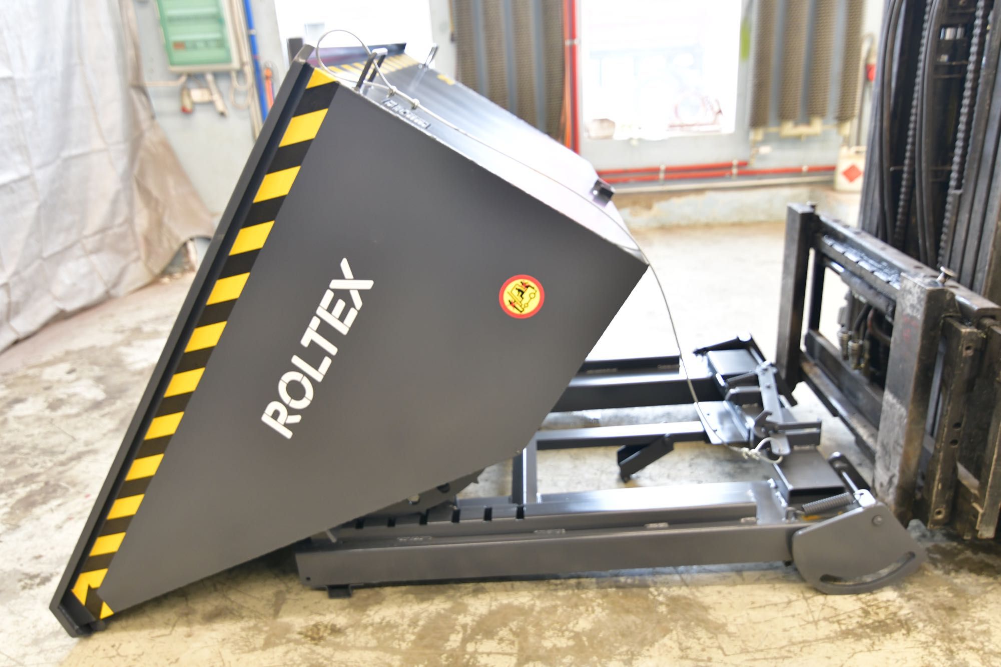 Kontener / Kontener samowyładowczy / Kontener pod wózek widłowy 900L