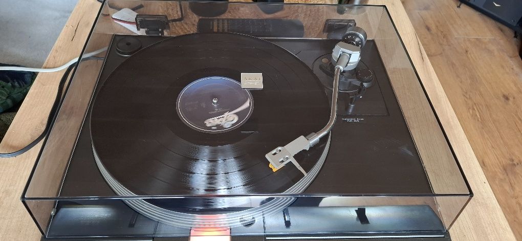 Piękny gramofon Akai AP-D30