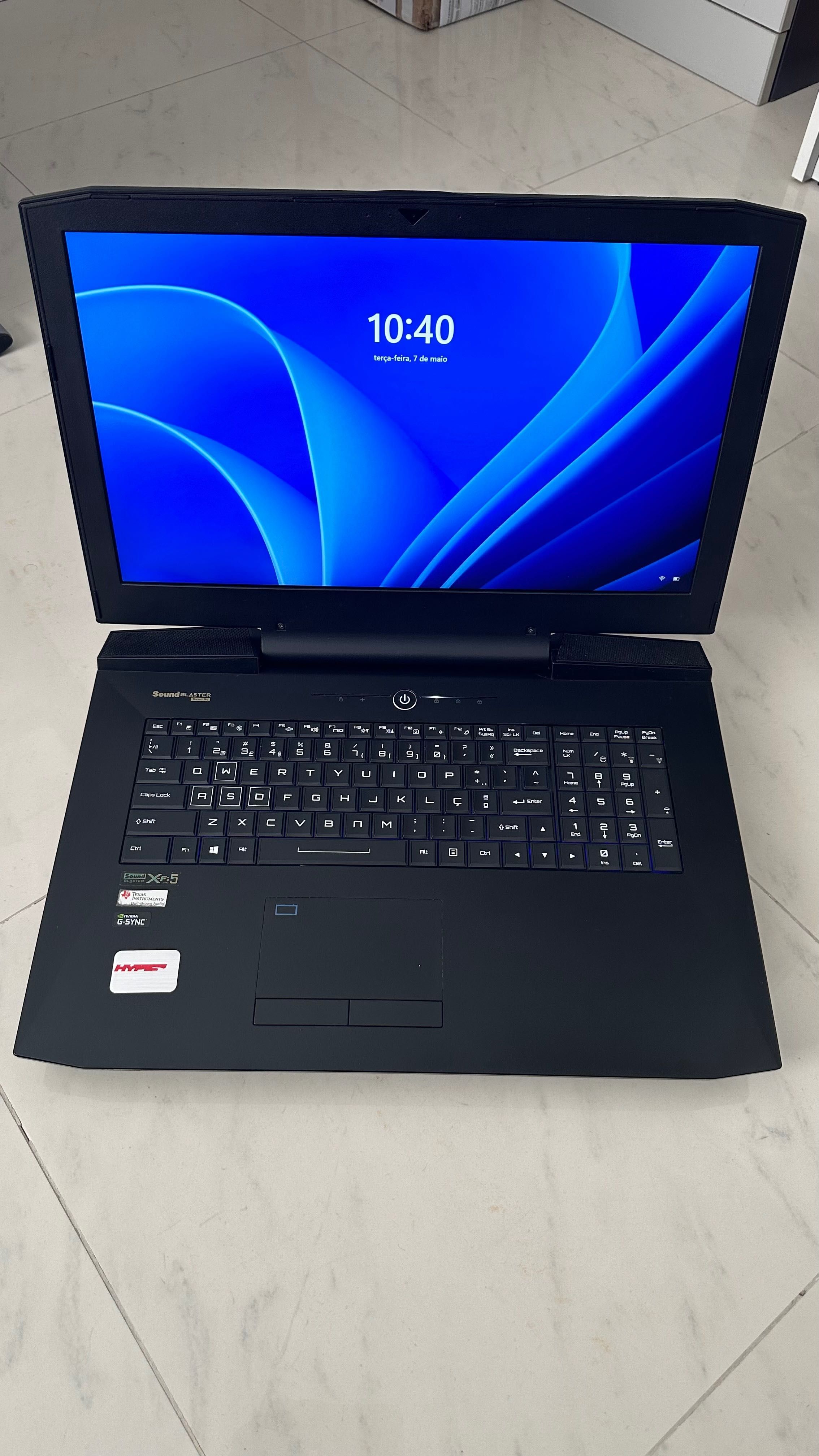 Portátil Gaming Clevo P870KM1 (17", i7, 16GB, SSD + HDD, GTX1080, etc)