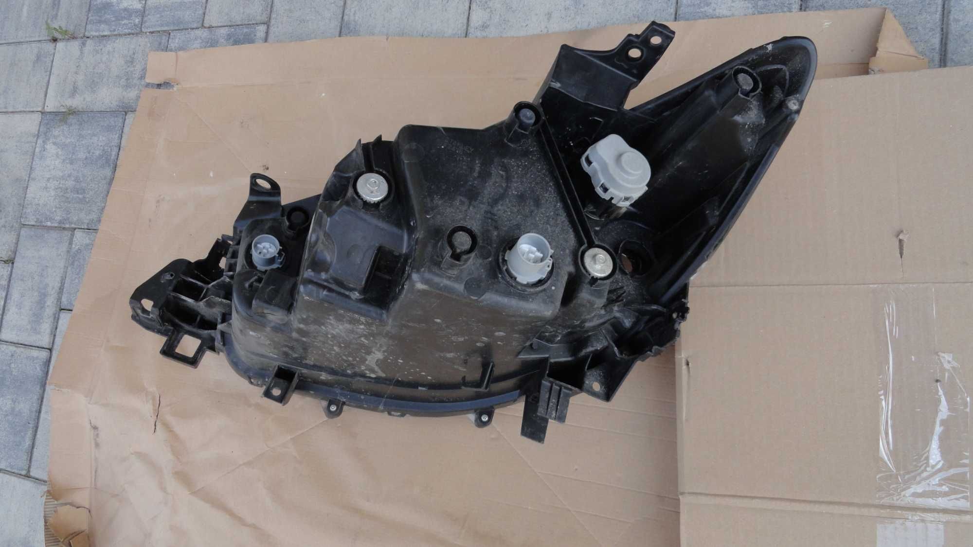 Lampa Prawa Mazda CX5 Oryginalna Uszkodzona rok 2017 Demontaż