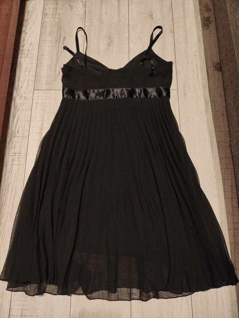 Sukienka krótka letnia czarna na ramiączka rozmiar M 38