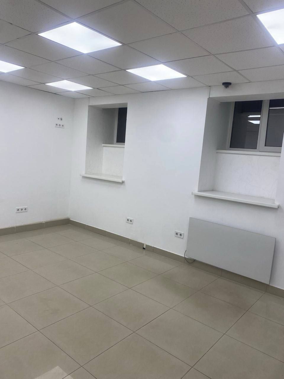 Без комиссии! Фасадное помещение - 32 м.кв., Шевченковский район.
