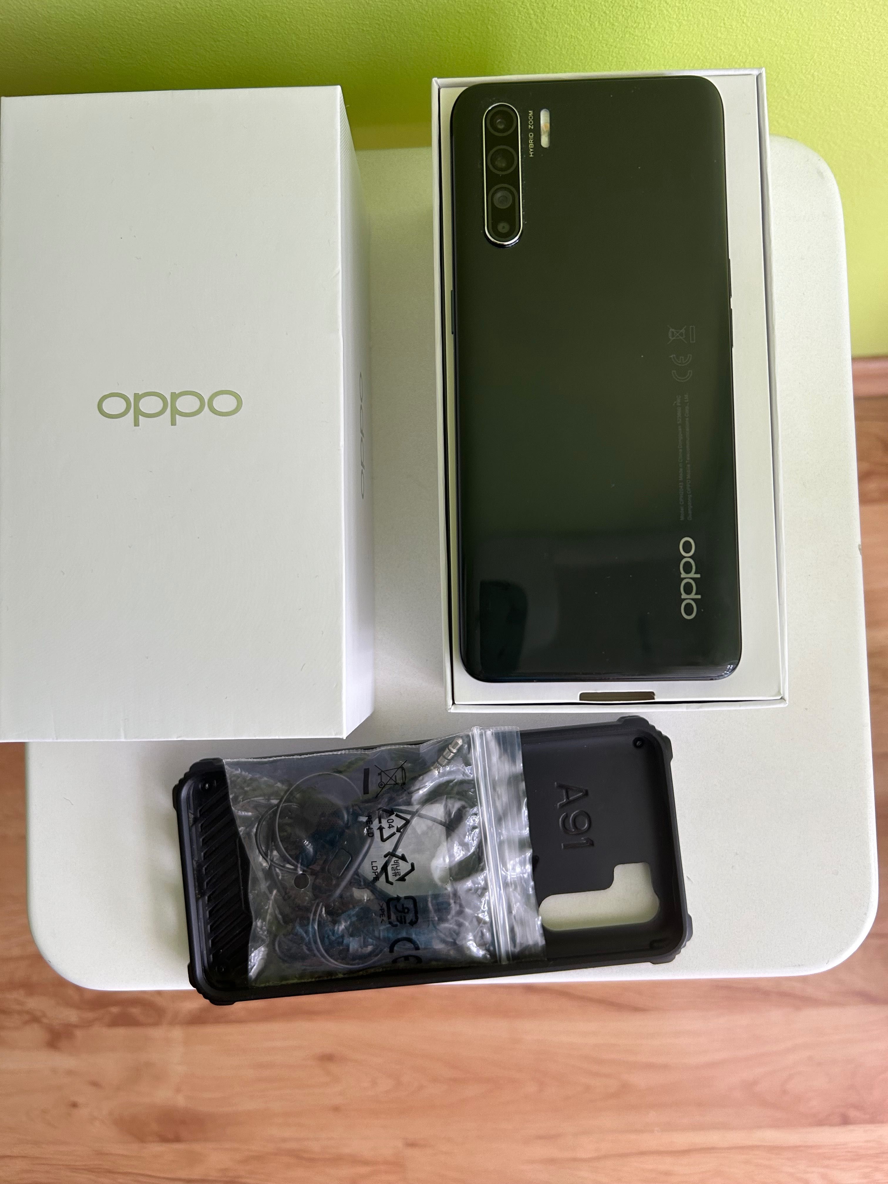 Telefon OPPO Reno3