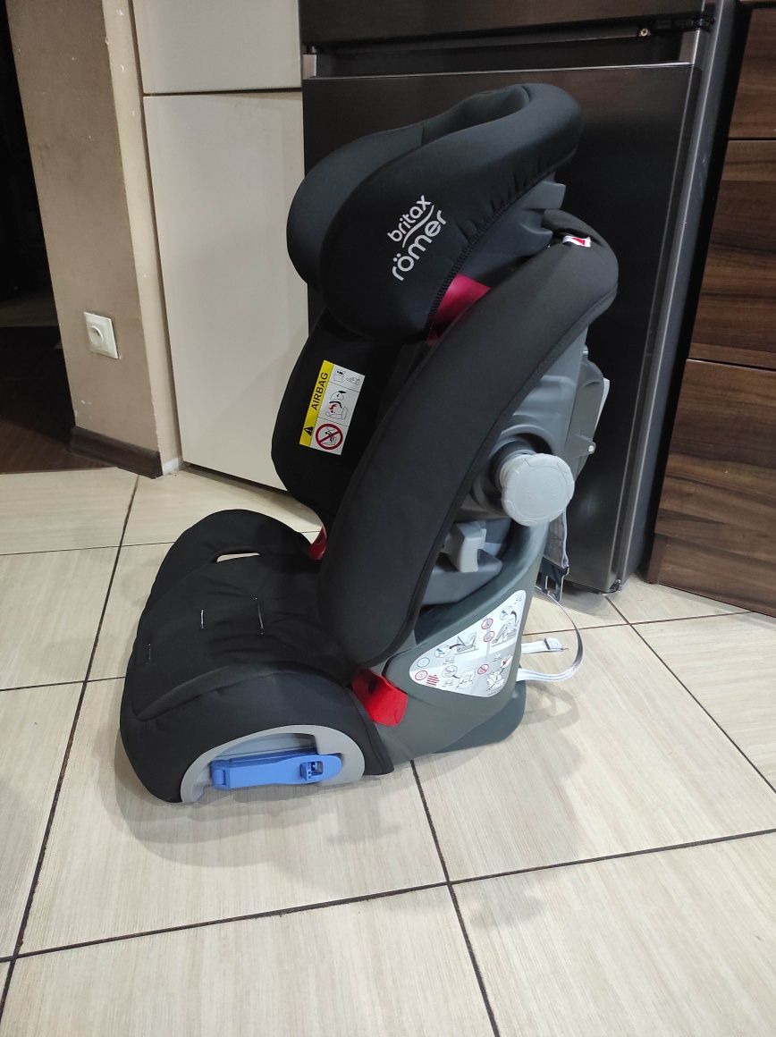 Fotelik samochodowy britax Romer od 15 kg , ochrona boczna regulacja.