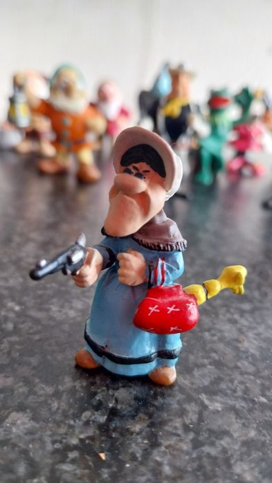 Bonecos antigos de pvc