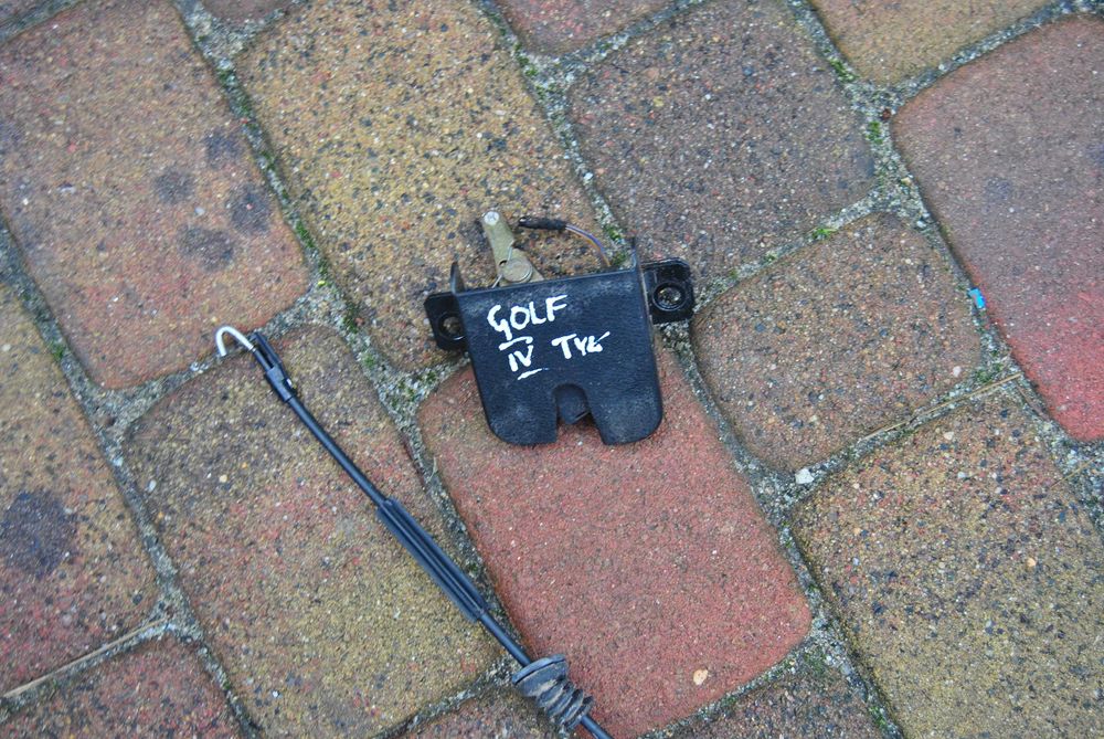 Zamek klapy tył VW Golf IV