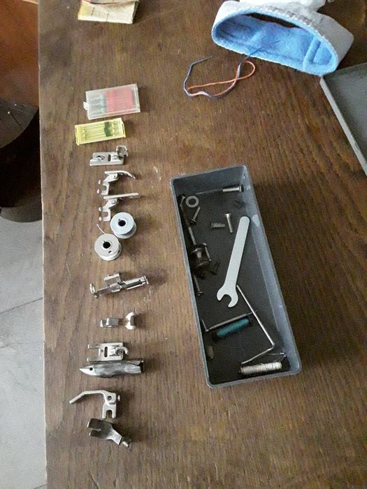 Швейная машинка Веритас Германия ножная  с тумбой