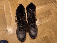 Guess Buty na sprzedaż.Damskie